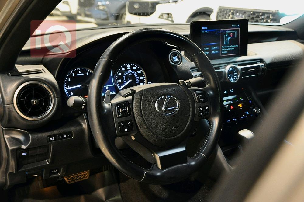 Lexus IS